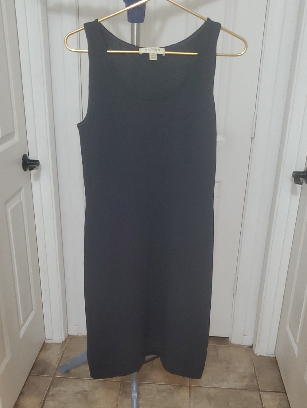 St. John Collection Black Sleeveless Midi Dress